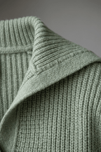 Women's Collared Knitted Jumper | V-Neck & Balloon Sleeves